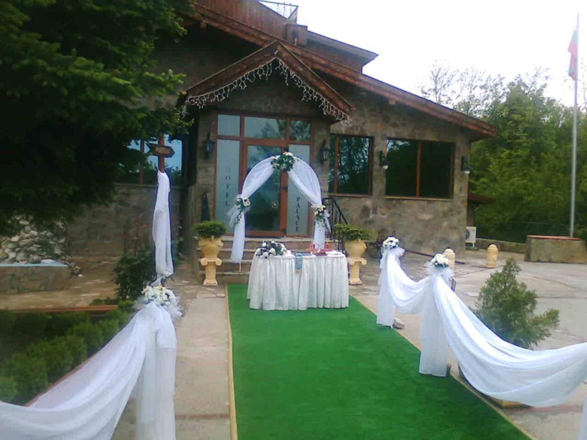 Хотел Галина Палас Srem Exterior photo