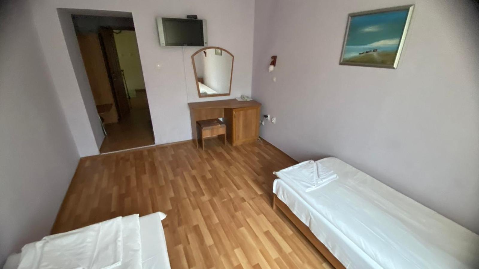 Хотел Галина Палас Srem Exterior photo